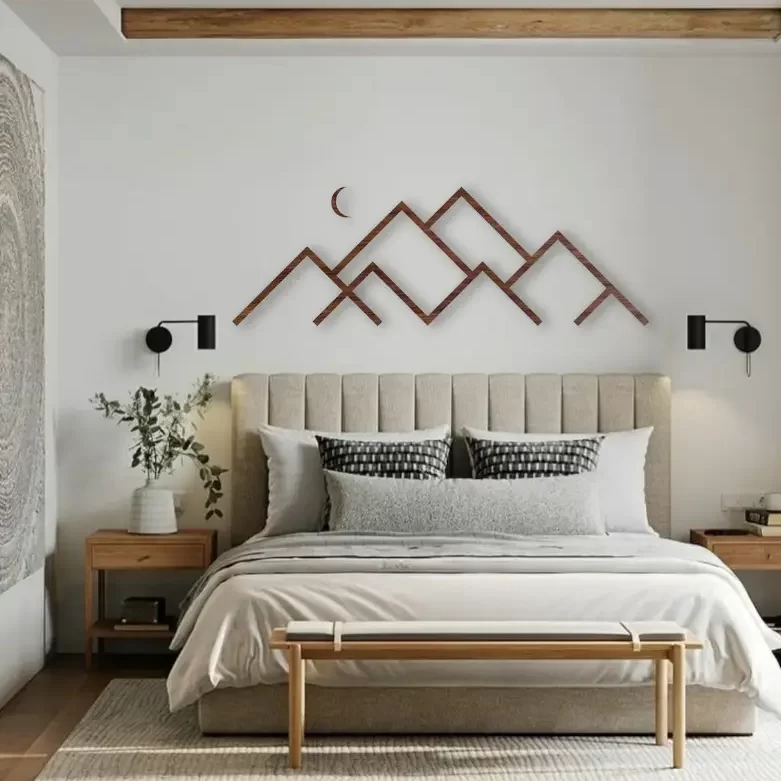 Дървено пано във формата на планина