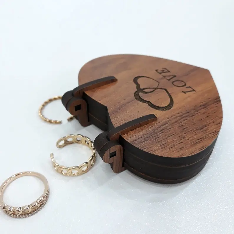 Дървена кутийка за брачни халки - Image 2